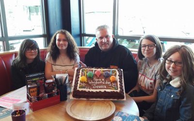 Jessica spends surprise fun day out at Pizza Hut with mahoosive cake and presents from the charity.
