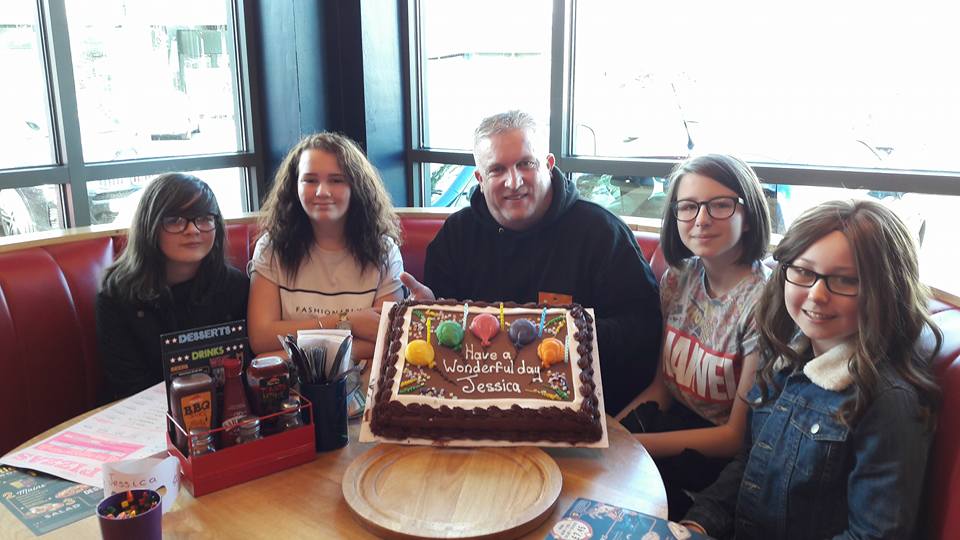 Jessica spends surprise fun day out at Pizza Hut with mahoosive cake and presents from the charity.